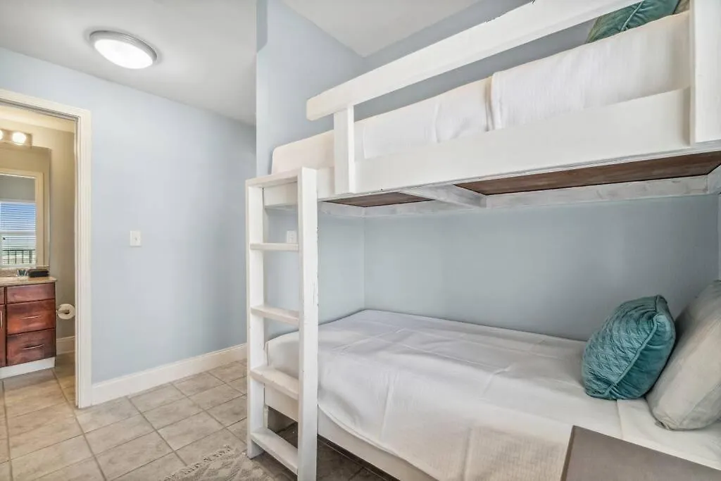 Apartment Spacious Beach Condo With Gulf Views! Sleeps 8! By Dolce Vita Getaways Pcb Panama City Beach United States